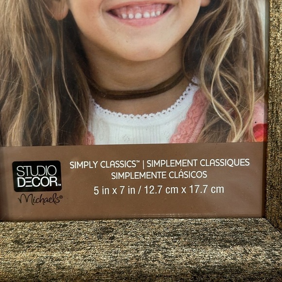 5x7 photos / Mats, Picture Frame Set of 5, Faux Wood Plastic Easel Display NEW! - Picture 2 of 6